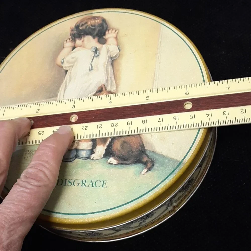 Vtg. Tins & Powder boxes & vintage‎ Avon bottle